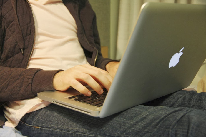 Dùng laptop sai cách dễ gây ảnh hưởng tới sức khỏe sinh sản
